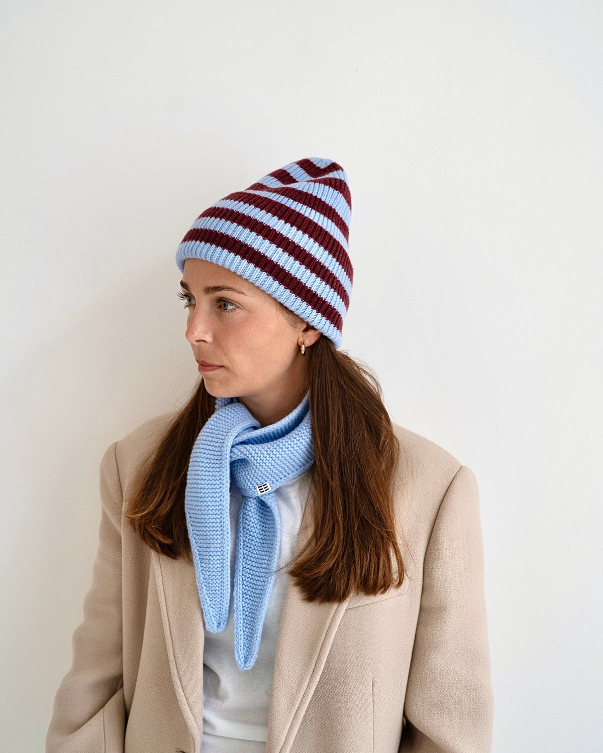 Set aus Striped Beanie und Mini Scarf – Sky Blue/Burgundy