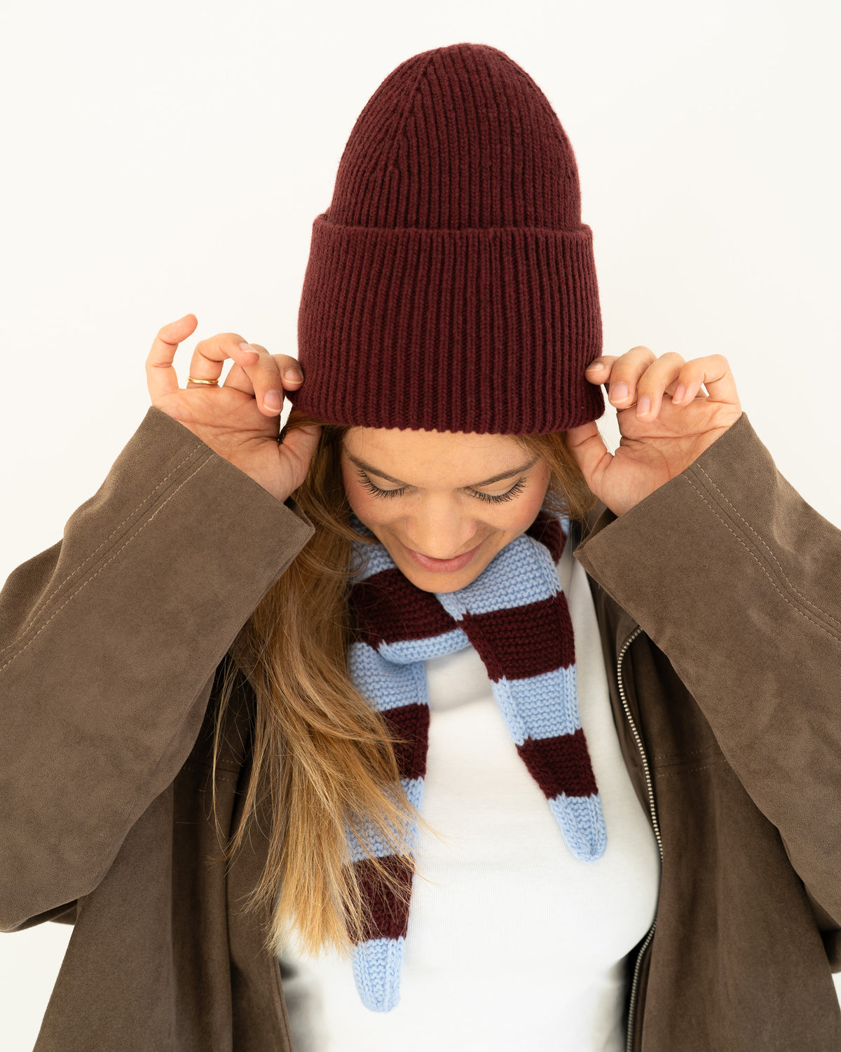 Set aus Beanie und Striped Mini Scarf – Burgundy/Sky Blue