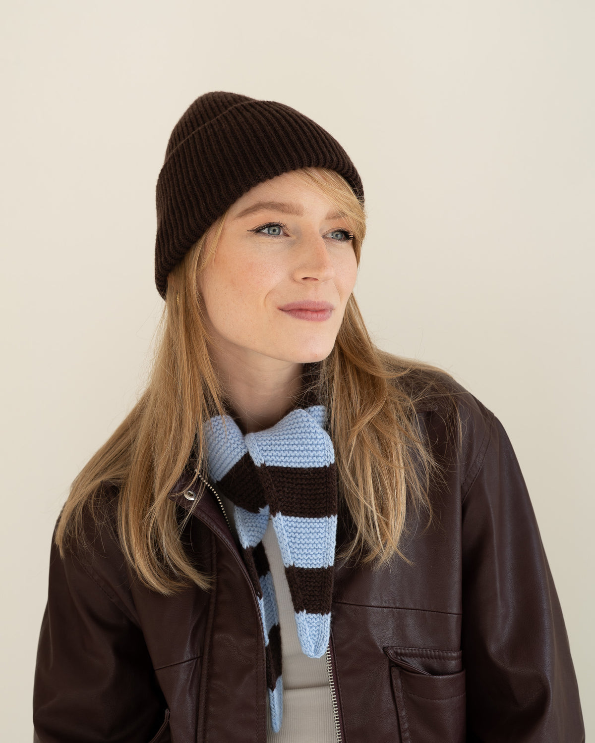 Set aus Beanie und Striped Mini Scarf – Mocha/Sky Blue