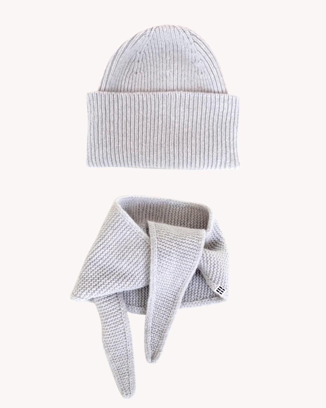 Set aus Beanie und Mini Scarf – Light Grey