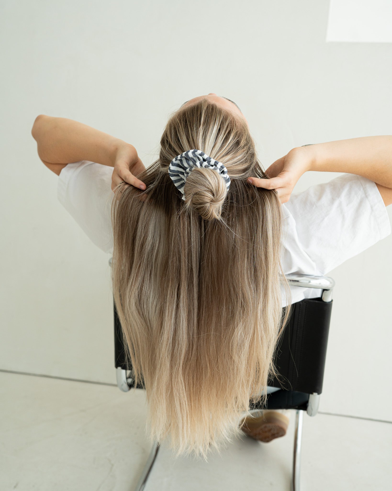 Scrunchie Striped – Anthrazit